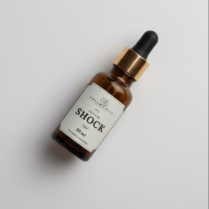 Serum za lepoto kože s pipeto v minimalističnem slogu fotografije